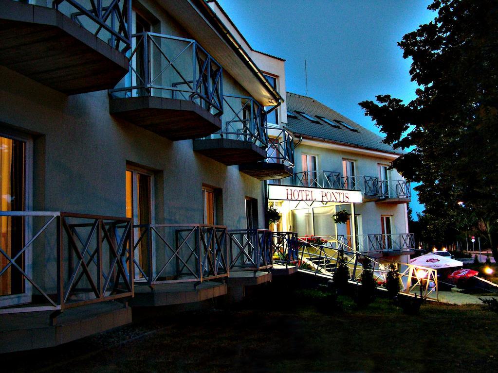 Pontis Hotell Biatorbágy Eksteriør bilde